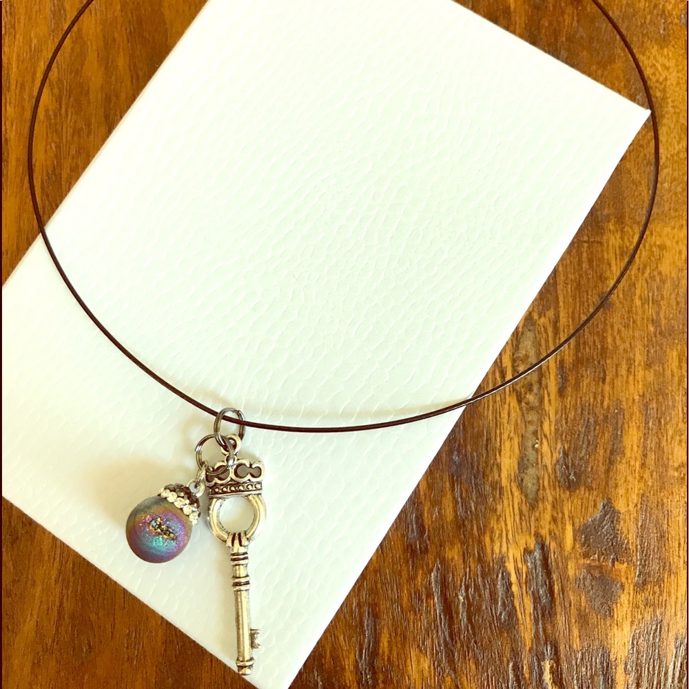 Key & Geode choker necklace